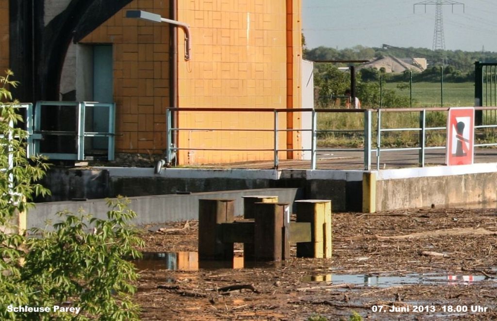 Hochwasser- 2013_06_07-014-Parey-Schleuse.jpg